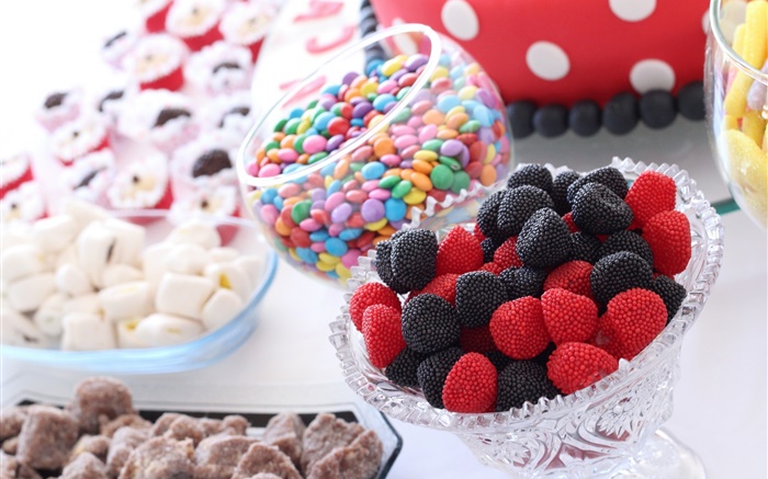 甜食品，糖果，黑色和红色浆果 壁纸 图片