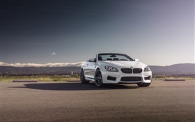 BMW M6敞篷白色轿车