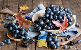 黑葡萄，黑莓，叶子，静物