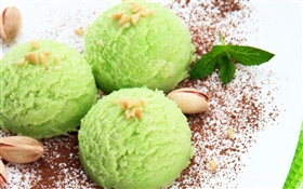 绿色冰淇淋，坚果，甜食