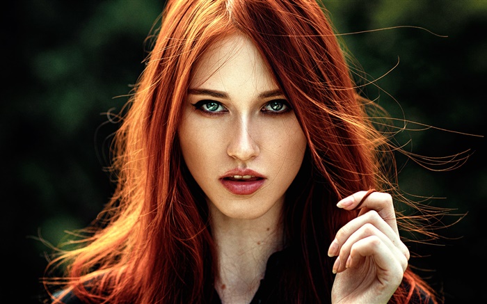可爱的红发女孩，蓝色的眼睛 壁纸 图片