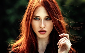 可爱的红发女孩，蓝色的眼睛 高清壁纸