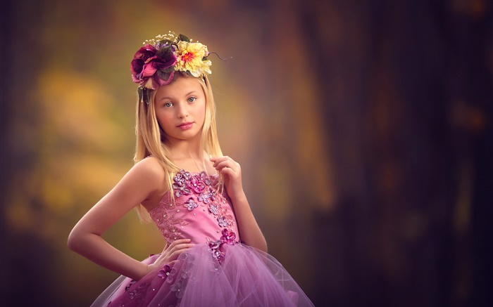 紫色长裙的小女孩，花圈，孩子 壁纸 图片