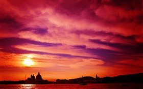 意大利威尼斯，河，日落，红色的天空 高清壁纸