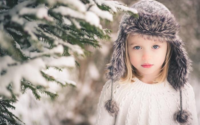 冬天儿童女孩，雪，帽子，毛衣，树 壁纸 图片