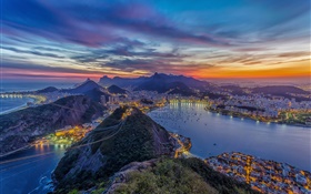 里约热内卢，缆车，山，城市，海岸，夜，灯 高清壁纸