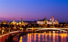 克里姆林宫，俄罗斯，莫斯科，夜晚的城市，河，灯 高清壁纸