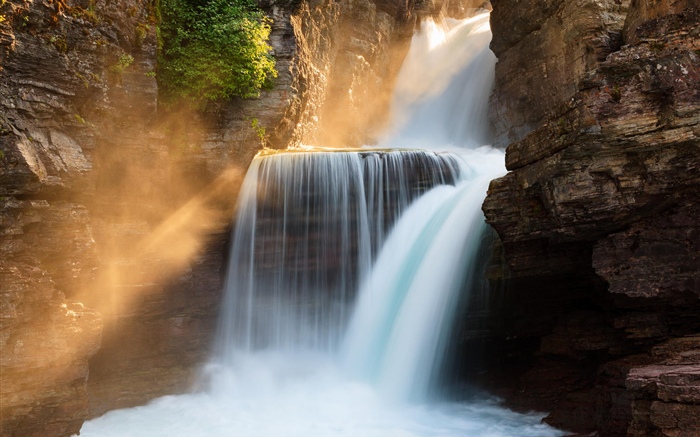 圣玛丽瀑布，太阳光线，冰川国家公园，美国蒙大拿州 壁纸 图片